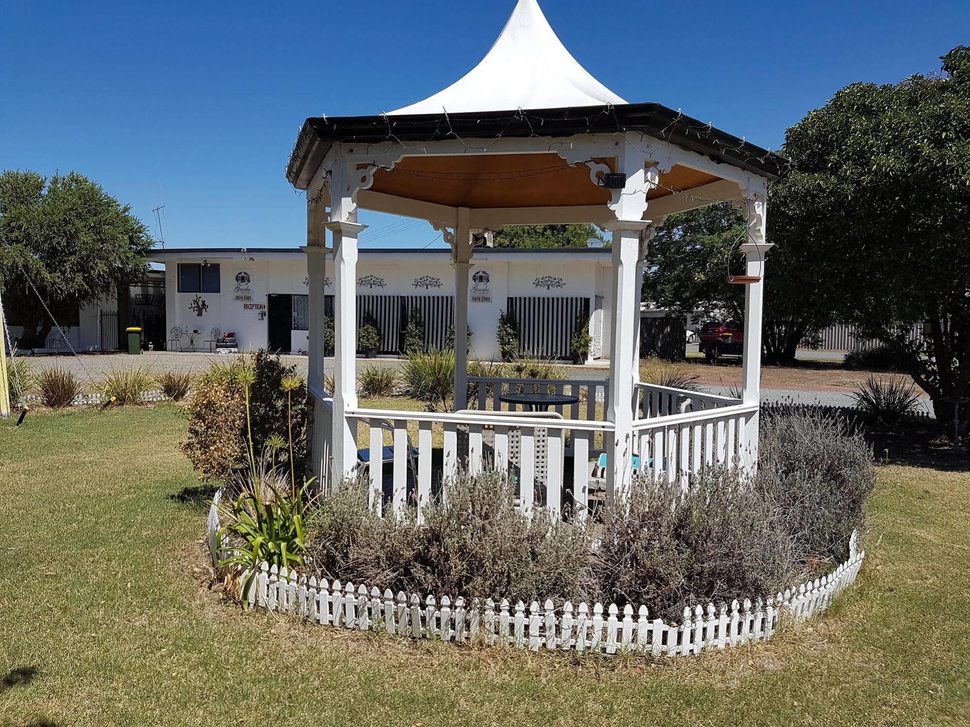 Gazebo Motor - Inn Strathmerton